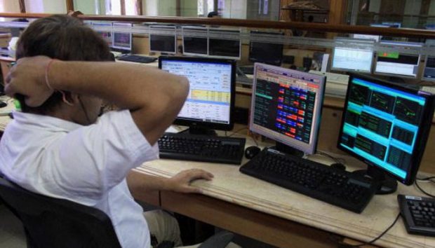 Sensex falls1-700.jpg